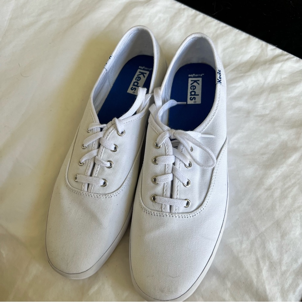 Keds white canvas sneakers size 9